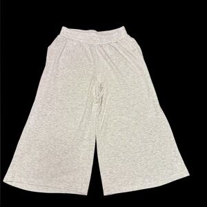 Danskin Women’s Capri Crop Lounge Pants Sweatpants Medium With Pockets Gray